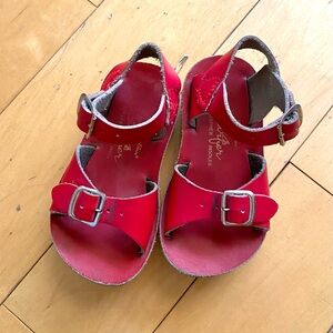 Salt water kids sandals size 6